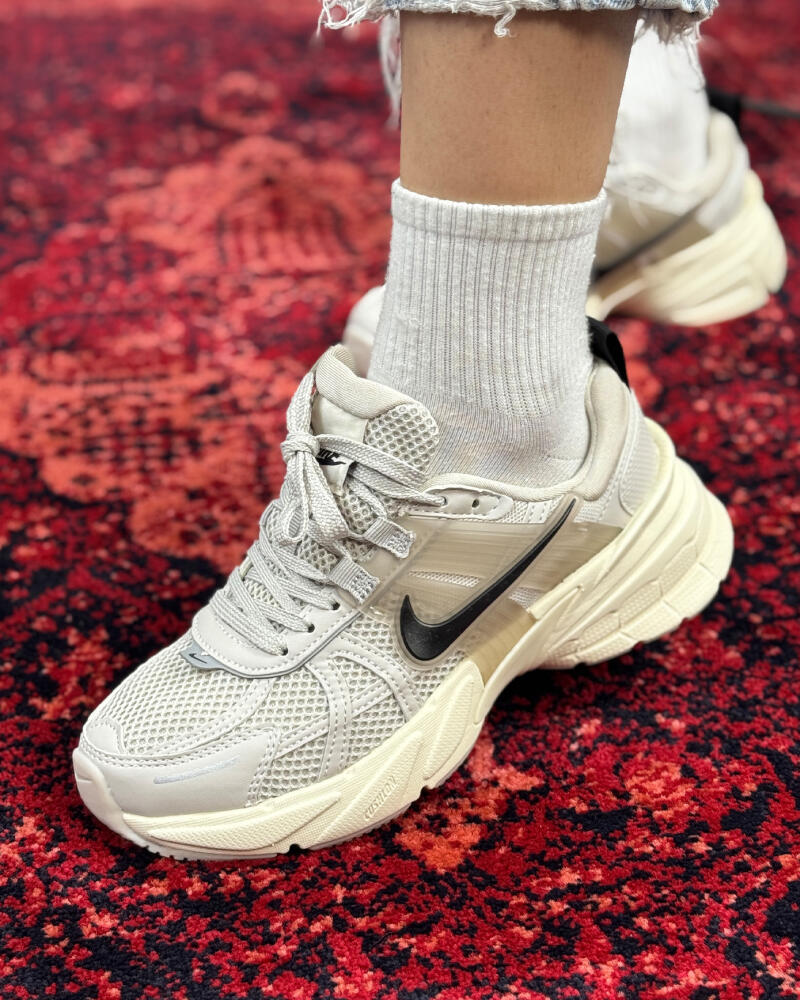 کتونی  نایک V2K